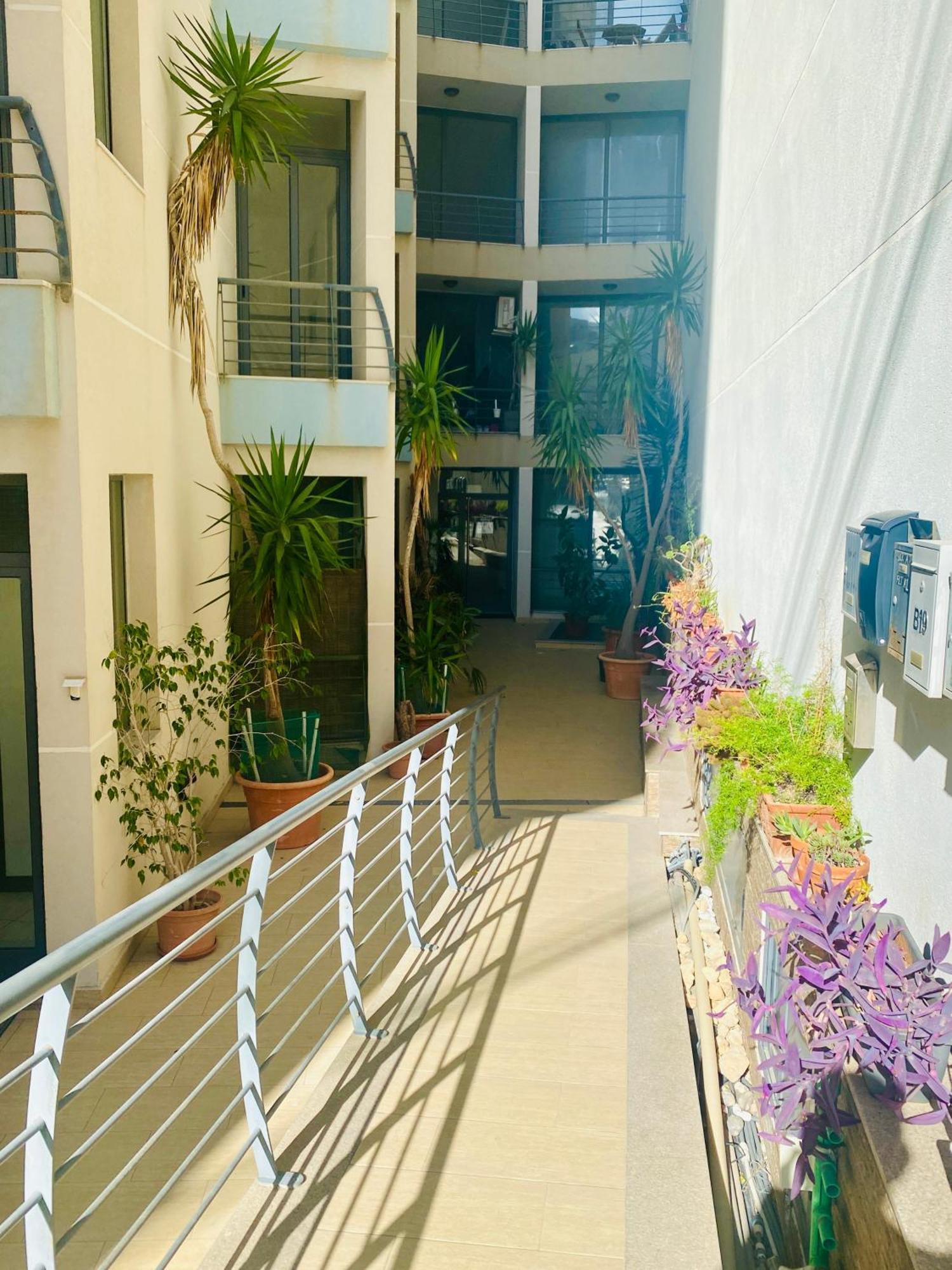 Bugibba Central Modern Apartment St. Paul's Bay Exteriör bild